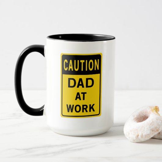 Papa op de Mok van de werkkoffie (Met donut)