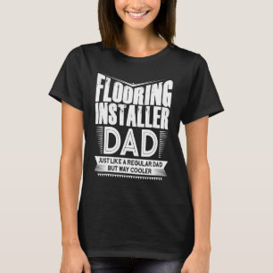 Papa-opa-installateur kool papa op de vloer t-shirt