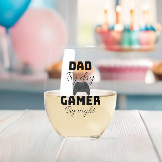 Papa overdag, gamer 's nachts wijnglas zonder voet