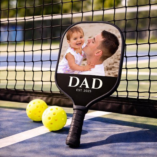 Papa Richt Moderne Foto Op Pickleball Paddle
