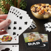 Papa Richt Opvallende Zwarte Foto Op Pokerkaarten (Insitu)