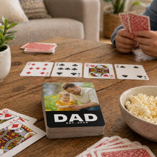 Papa Richt Opvallende Zwarte Foto Op Pokerkaarten