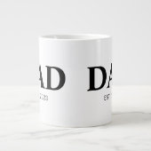 Papa Richtte Minimale Eenvoudige Tekst Op Jaar Grote Koffiekop (Voorkant)