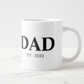 Papa Richtte Minimale Eenvoudige Tekst Op Jaar Grote Koffiekop (Rechts)