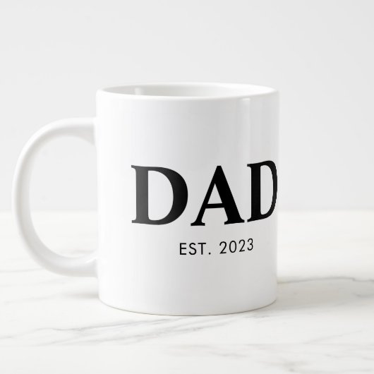 Papa Richtte Minimale Eenvoudige Tekst Op Jaar Grote Koffiekop (Links)