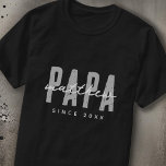 Papa sinds 20XX Modern Elegant Eenvoudig T-shirt<br><div class="desc">Dit eenvoudige en moderne ontwerp bestaat uit san serif typografie.</div>