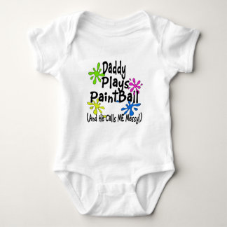 Papa speelt paintball romper