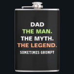 Papa The Man Myth Legend Grumpy Funny Quote Heupfles<br><div class="desc">Voeg wat humor toe aan de dag van papa en maak een glimlach op zijn gezicht met deze pap The Man Myth Legend Grumpy Funny Quote Flask. Het is ontworpen op de voorkant van de zwarte achtergrond met de humoristische zin: "Voeg het man de mythe toe die de legende is"...</div>