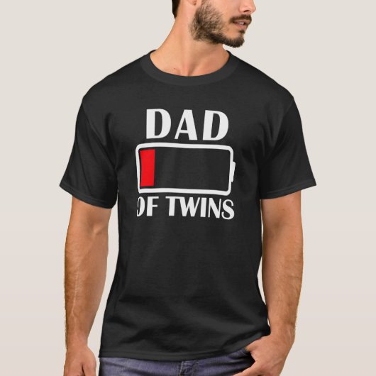 Papa van tweelingen Lage batterij Twin Papa T-shirt (Voorkant)
