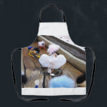 Paparazzi bij Fubby op rooster. Schort<br><div class="desc">Bekende pose na gespeeld door een fubby poppetje. Iconisch beeld dat paparazzi fotografen haar vastleggen met stigma waarin haar sexy vrouwelijkheid word uitgebuit. De Fubby is ontstaan in mijn hoofd. Als hersenspinsel ontstond een grappig volkje dat niet genoeg had aan fantasie maar echt tot leven wilde komen en vastgelegd op...</div>