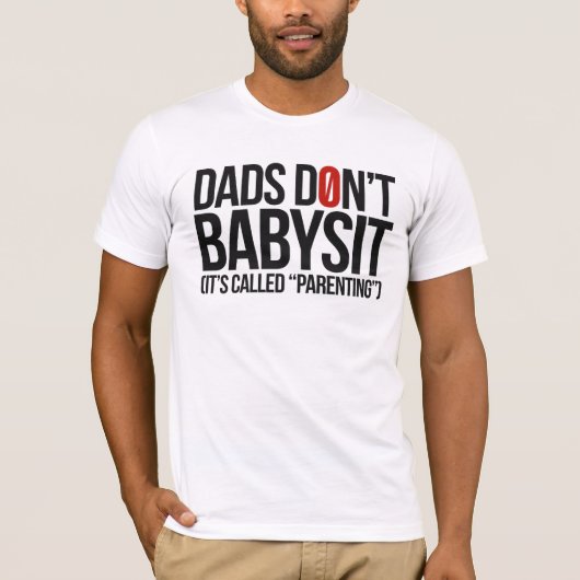 Papa's Don't Babysit, het heet Ouderschap T-Shirt (Voorkant)