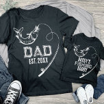 Papa's Gevist boeddy Fish Matching Son Dad T-shirt<br><div class="desc">Vist pool met een vis met een aanpasbaar citaat "pappa's visserijmaatje",  in veelal noodlijdende lettertypen voor een kind en vader die shirten met elkaar vergelijken.</div>