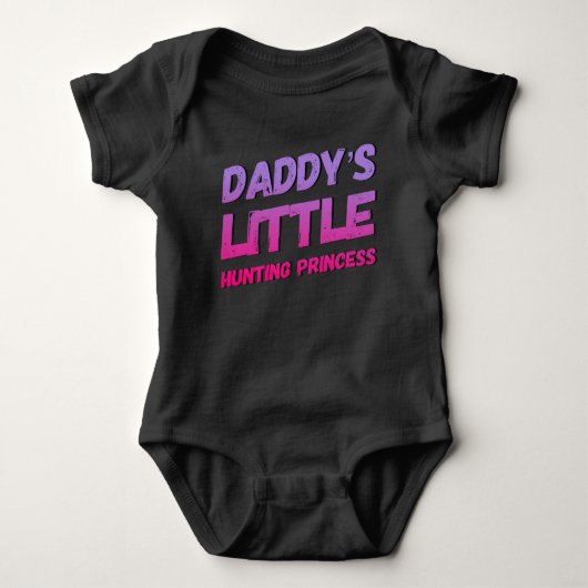 Papa's Little Coon Hunting Princess Baby Bodysuit (Voorkant)