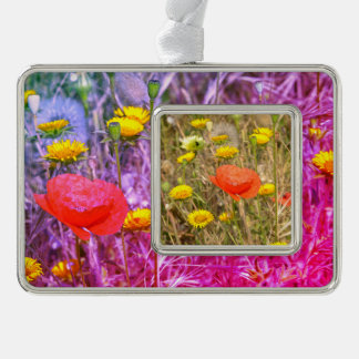 Papavers en geel briefkaart met metalen versiering verzilverd omlijst ornament