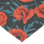 Papavers, rood en blauw op zwart tafelkleed (Gekanteld)