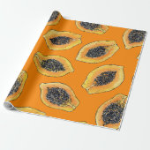Papaya plakjes op sinaasappel cadeaupapier (Uitgerold)