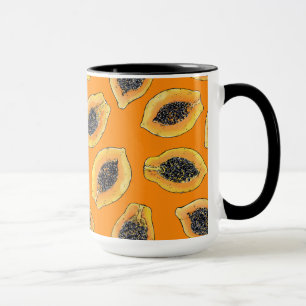 Papaya plakjes op sinaasappel mok