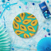 Papaya snijwonden op turquoise papieren bordje (Feest)
