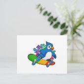 Papegaai als skater met skateboard briefkaart (Staand voorkant)
