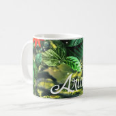 Papegaai scharlaken ara in oerwoud met bloemetjes koffiemok (Voorkant links)