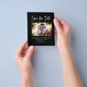 PAPER Black Photo Weddenschap Save the Date Flyer (Hand)