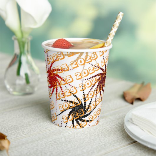 Paper Cup Abstract 2025 Papieren Bekers (Insitu)