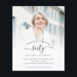 PAPER Foto Script 60th Birthday Party Invitation Flyer<br><div class="desc">Een voordelig PAPIER (geen kaart) alternatief ZONDER ENVELOPES bij KLEINERE grootte van 4, 5 x 5, 6 inch en tegen een budgetprijs. (Standaard A6-enveloppen zijn het dichtstbijzijnde formaat dat geschikt is). Foto Script 60th Birthday Party Invitation. Een minimalistisch, volledig aanpasbaar ontwerp voor de zestigste of eender welke verjaardagspartij, vervang eenvoudig...</div>