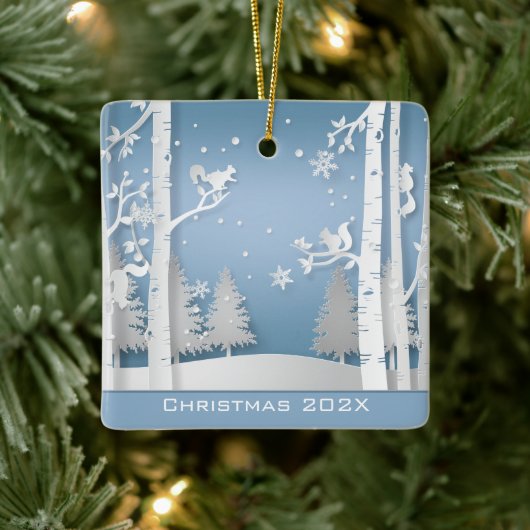 Papercut Winter Forest and Squirrels Keramisch Ornament (Boom)