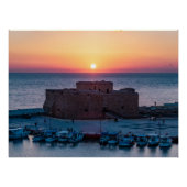 Paphos Castle bij zonsondergang, drone uitzicht Perfect Poster (Voorkant)