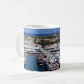 Paphos haven drone uitzicht met vuurtoren koffiemok (Voorkant links)