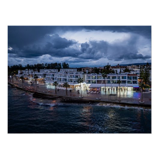 Paphos kust drone uitzicht 's nachts perfect poster (Voorkant)