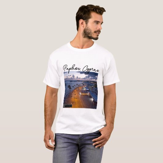 Paphos Seafront bij nacht, handtekening T-shirt (Voorkant volledig)