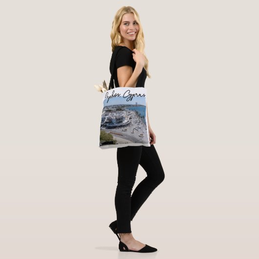 Paphos Seafront drone uitzicht 2 Tote Bag (Op model)