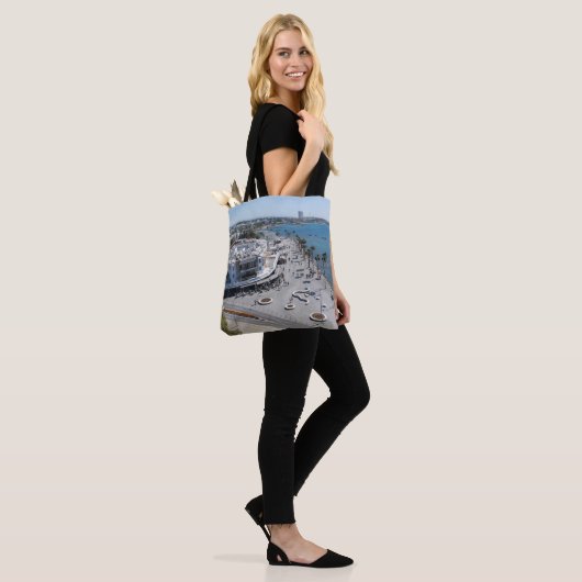 Paphos Seafront drone uitzicht Tote Bag (Op model)