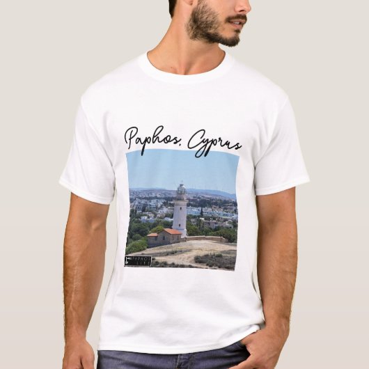 Paphos vuurtoren en handtekening t-shirt (Voorkant)