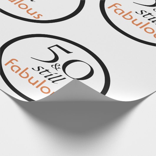 Papier verpakken naar de grote 50e verjaardag (Hoek)