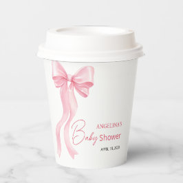 Papieren baby shower bekers met een delicaat lint.