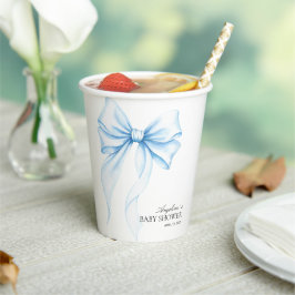 Papieren baby shower bekers met een lintje.