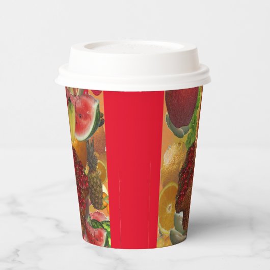 Papieren beker Fruitsap (Links)