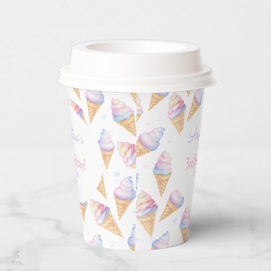 Papieren beker verjaardag met heerlijk ijs. (Rechts)