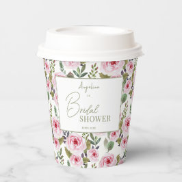 Papieren bekers voor een pastel bruidsfeestje.