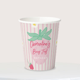 Papieren bekers voor eerste verjaardag met aardbei