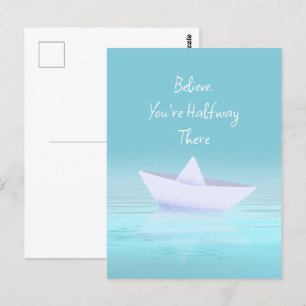 Papieren boot op de blauwe oceaan briefkaart