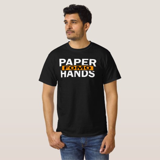 Papieren handen FOMO Trading Funny Crypto Stockmar T-shirt (Voorkant volledig)