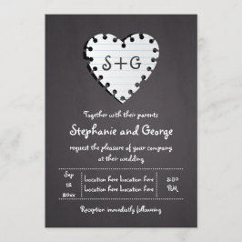 Papieren hart op het bord met een monogram bruilof kaart