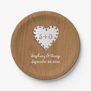 Papieren hart op hout met een monogram bruiloft bordje