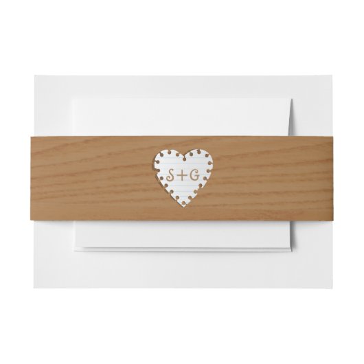 Papieren hart op hout met een monogram bruiloft uitnodigingen wikkel (Voorkant Voorbeeld)