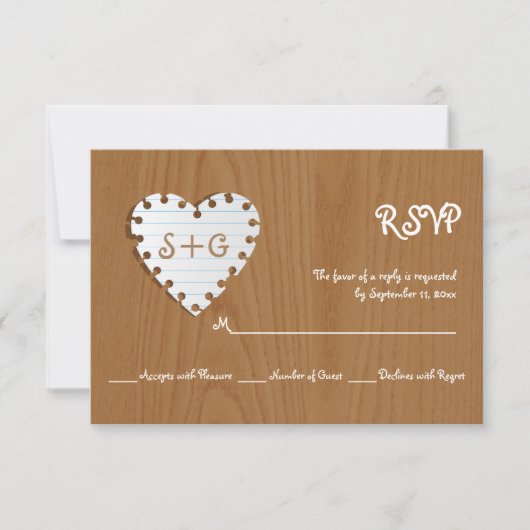 Papieren hart op hout met monogram bruiloft RSVP (Voorkant)