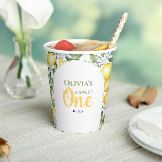 Papieren kopjes citroencitrus 1e verjaardag. papieren bekers (Insitu)