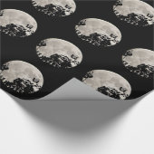 Papieren maan achter zwarte bladeren cadeaupapier (Hoek)